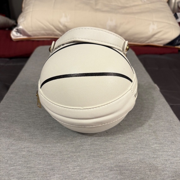 Basketball Purse - Picture 4 of 8